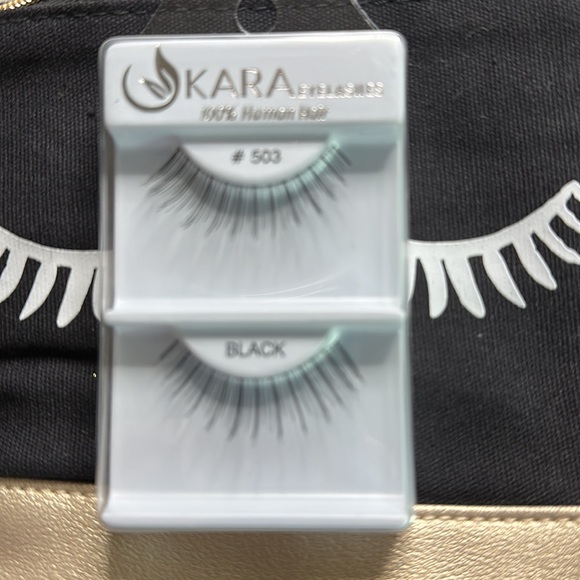 Lashes - Picture 3 of 5